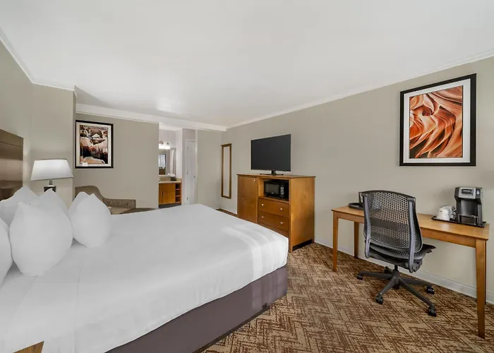 Best Western Plus Northwoods Inn